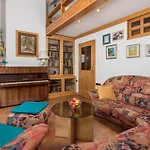2 Bedroom Beautiful In Apartmán Rijeka