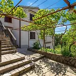 2 Bedroom Beautiful In