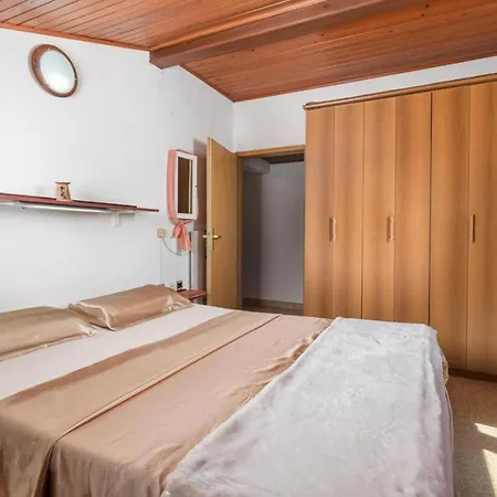 2 Bedroom Beautiful In Διαμέρισμα *